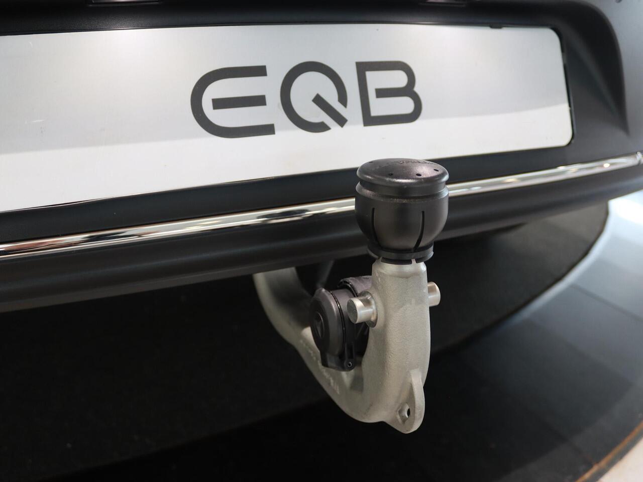 Mercedes-Benz EQB 250+ Business Line 71 kWh | Trekhaak | Panoramaschuifdak | Privacy glas | Distronic | 18-Inch |