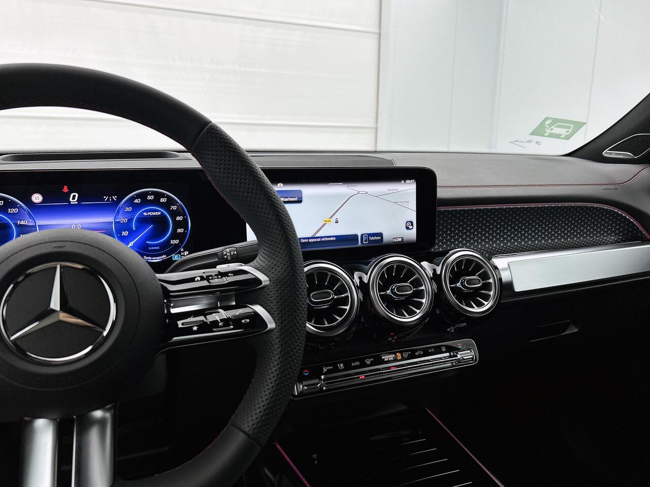 Mercedes-Benz EQB 250+ Business Solution AMG 71 kWh | Premium Plus pakket | 360°-camera | Burmester Sound systeem | KEYLESS-GO comfort pakket | Dodehoekassistent | Head-up display | EASY PACK achterklep | Verwarmde stoelen vooraan |