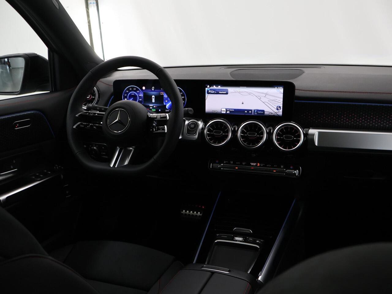 Mercedes-Benz EQB 250+ AMG Line | Stoelverwarming | Panoramaschuifdak | Sfeerverlichting | Keyless go | Premium pakket