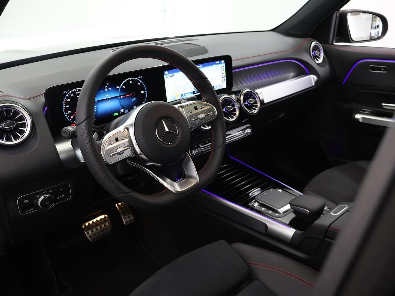 Mercedes-Benz EQB 300 4MATIC AMG NIGHT Premium 67 kWh | Panoramadak | Sfeerverlichting | Apple Carplay | Stoelverwarming | Achteruitrijcamera |