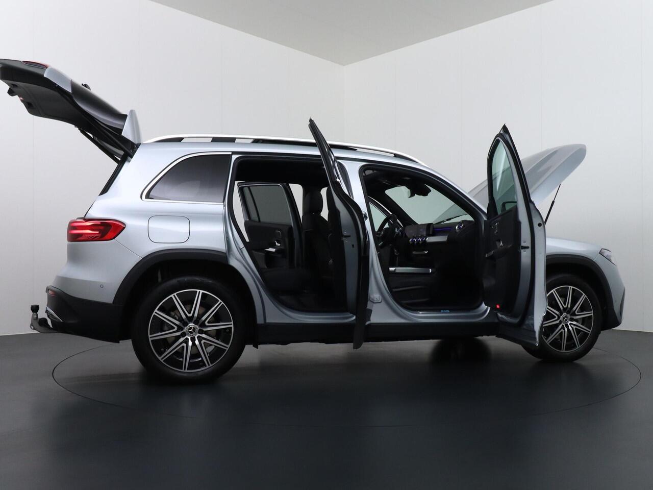 Mercedes-Benz EQB 250+ Business Solution AMG 71 kWh Accu | Memorystoelen | Apple Carplay & Android Auto | Panorama - Schuifdak | Head-Up Display | 360° Camera | Trekhaak Wegklapbaar | Burmester Surround Sound