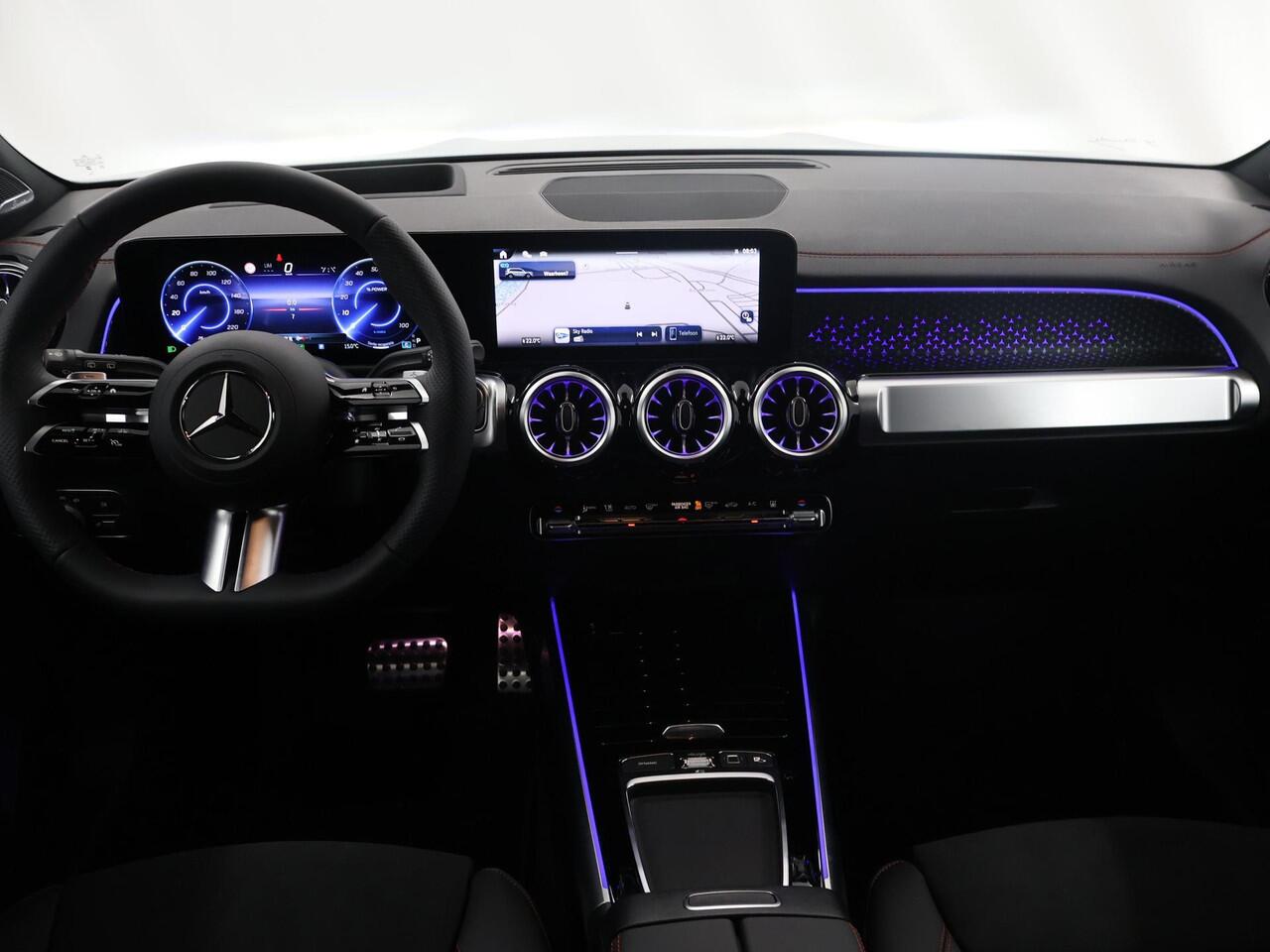 Mercedes-Benz EQB 250+ AMG Line 71 kWh | Panoramaschuifdak | Head-up display | Keyless go | Verstelbare demping| Smartphone-integratie |