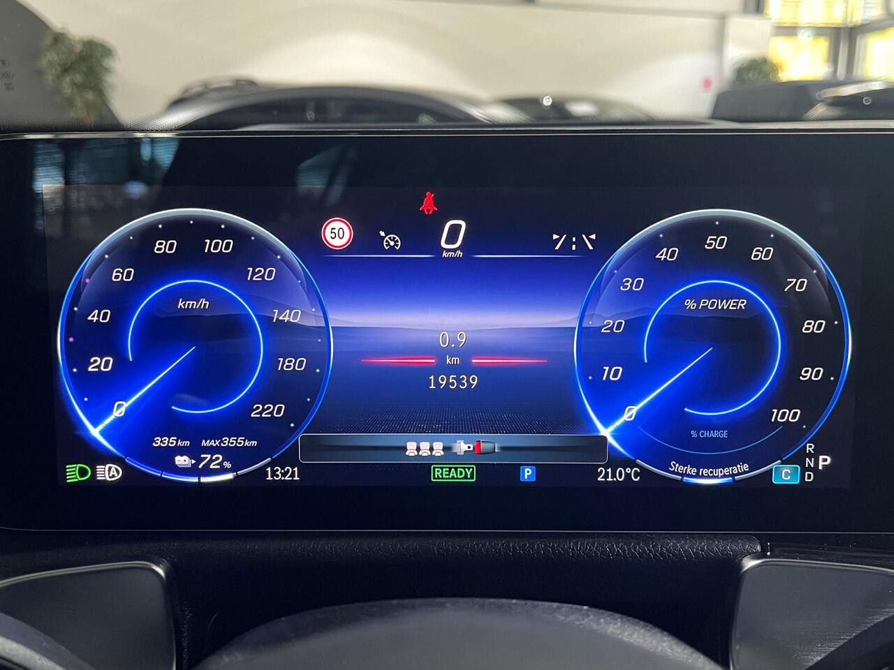 Mercedes-Benz EQB 250+ AMG Line 71 kWh | Premium pakket | 20-Inch | Panoramadak | Memory pakket | Burmester Sound | Adapt. demping | Apple Car Play | HUD | Keyless-Go | 360 graden