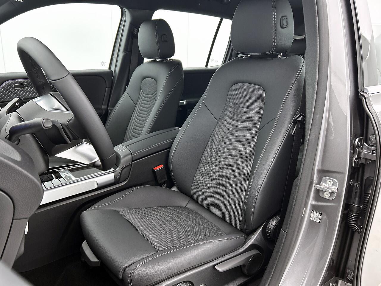 Mercedes-Benz EQB 250+ Business Solution 7p. 71 kWh | Parkeerpakket met achteruitrijcamera | EASY PACK achterklep | Sfeerverlichting | Verwarmde stoelen vooraan | Extra USB-poorten | Zitcomfortpakket | Licht- en zicht pakket |