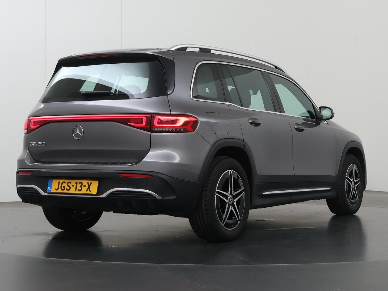 Mercedes-Benz EQB 250 AMG Line 71 kWh | Augmented reality | Stoelverwarming | Elektrische achterklep |