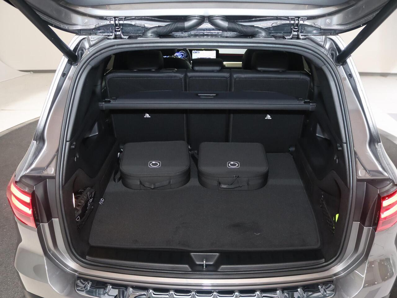 Mercedes-Benz EQB 250+ Luxury Line | Camera | Panorama dak | Zitcomfort Pakket | Getint Glas