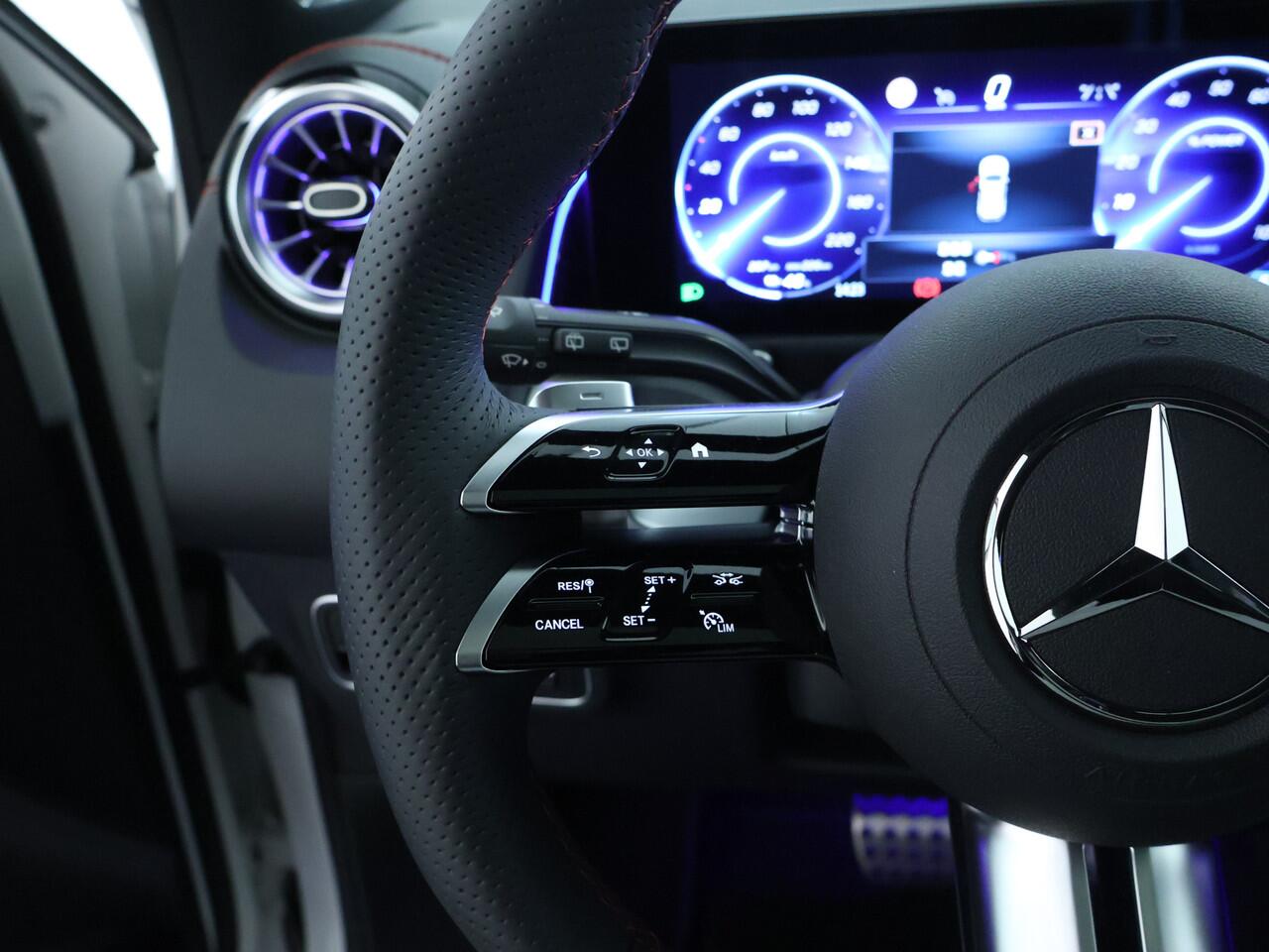 Mercedes-Benz EQB 250+ Business Solution AMG Line 7p. 71 kWh | Premium pakket | GUARD 360° Voertuigbescherming Plus | Parkeerpakket met 360°-camera | EASY PACK achterklep | Burmester Surround Sound systeem | Head-up display |