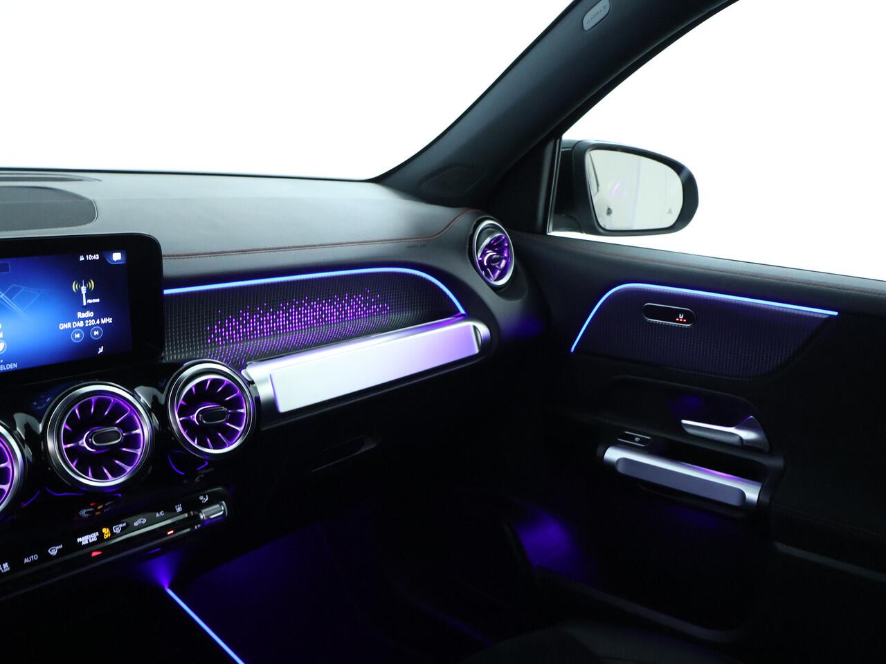 Mercedes-Benz EQB 250 AMG Line 67 kWh | AMG Line | Achteruitrijcamera | EASY PACK achterklep | MBUX augmented reality voor navigatie | Inclusief 48 maanden MB Certified garantie voor Europa.