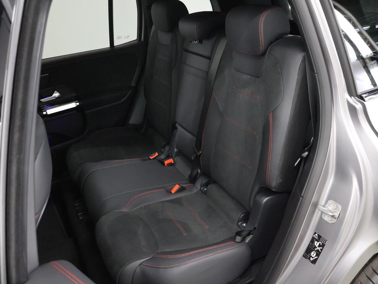 Mercedes-Benz EQB 250+ AMG Line 71 kWh l Nightpakket l Panoramadak | Stoelverwarming | Achteruitrijcamera | Sfeerverlichting |