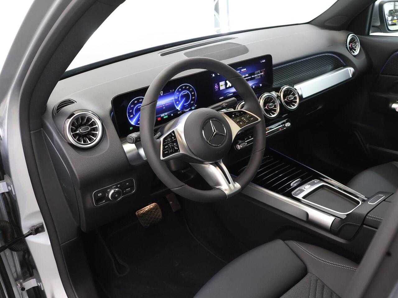 Mercedes-Benz EQB 250+ Luxury Line 71 kWh | Panoramadak | Winter Pakket | Car Play | Sfeerverlichting |