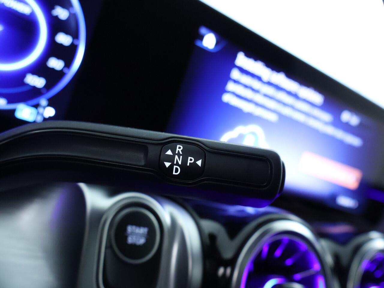 Mercedes-Benz EQB 300 4-MATIC Luxury Line | Trekhaak af fabriek| Panorama Schuif-Kanteldak | Adaptieve Cruise i.c.m Rijass.Pakket | 360°-Camera | Sfeerverlichting | Winter pakket: Stuur en Stoelverwarming| Inclusief 24 maanden MB Certified garantie voor Europa.