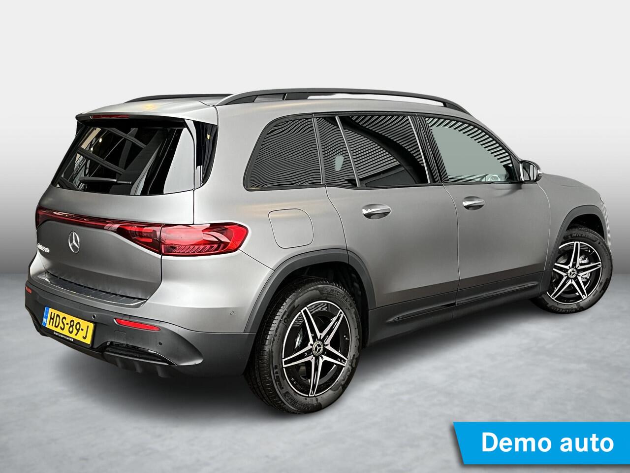 Mercedes-Benz EQB 250+ AMG Line | Mat Grijs | Night Pakket | Panoramadak | Dodehoekassistent | Donkergetint Glas Achter | Apple CarPlay | Android Auto | Advanced Sound System | Sfeerverlichting | Stoelverwarming | Verschuifbare Achterstoelen