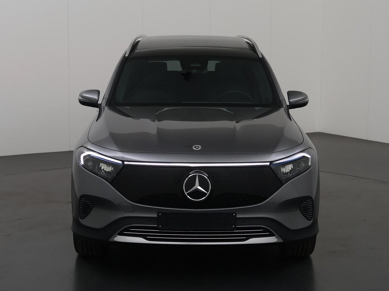 Mercedes-Benz EQB 250+ Luxury Line | Dodehoek Detectie | Panoramadak | Keyless Go | Sfeerverlichting | Stoelverwarming | Apple Carplay/Android Auto |