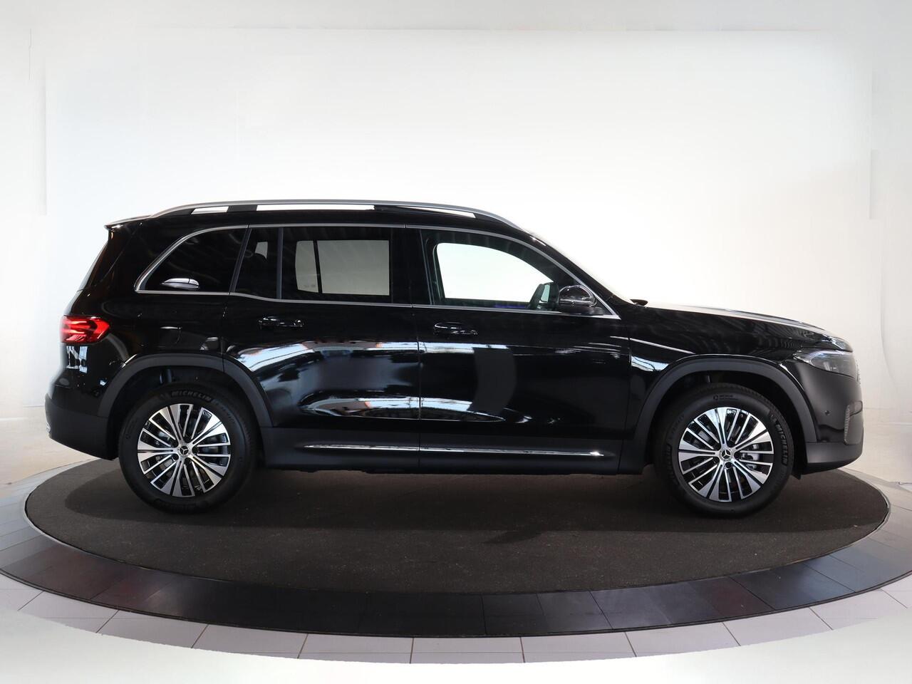 Mercedes-Benz EQB 250+ Business Line 71 kWh | Trekhaak | Panoramaschuifdak | Privacy glas | Distronic | 18-Inch |