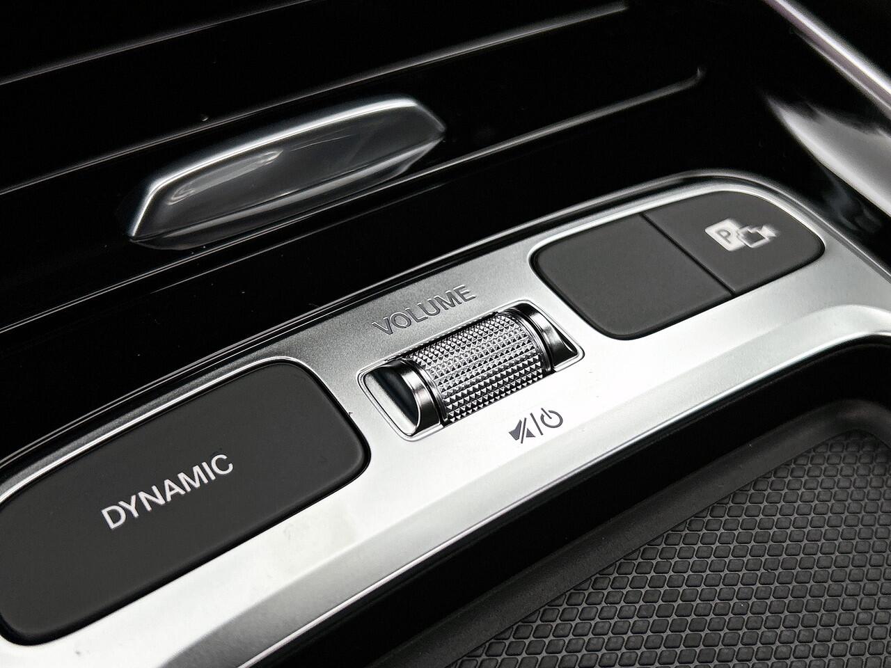 Mercedes-Benz EQB 250+ Business Solution AMG 7p. 71 kWh | Derde zitrij | Nightpakket | Smartphone integratie | Panoramaschuifdak | Memorypakket | Augmented Reality navigatie | Head-up display | 360° camera |