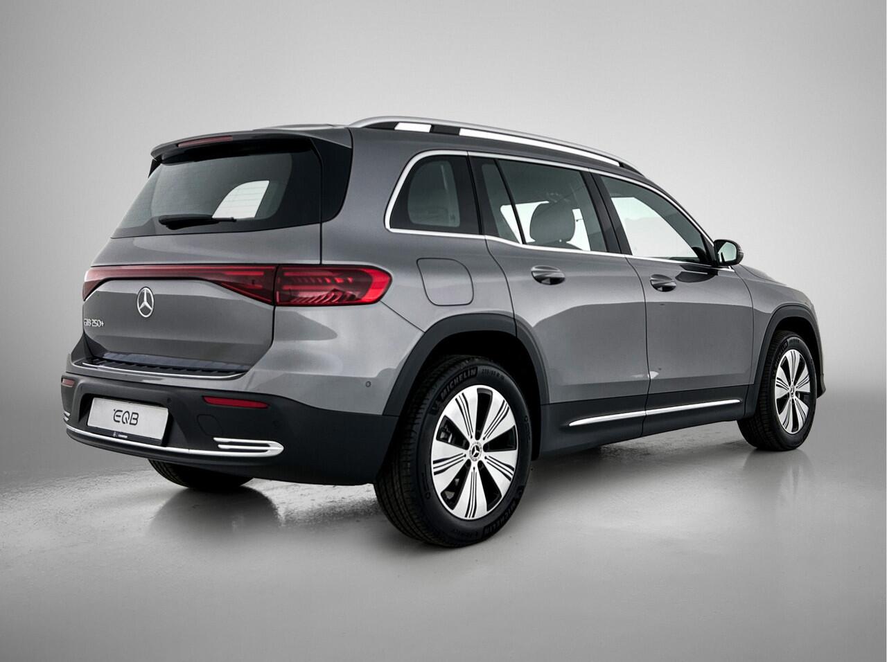 Mercedes-Benz EQB 250+ Business Solution 7p. 71 kWh | Parkeerpakket met achteruitrijcamera | EASY PACK achterklep | Sfeerverlichting | Verwarmde stoelen vooraan | Extra USB-poorten | Zitcomfortpakket | Licht- en zicht pakket |