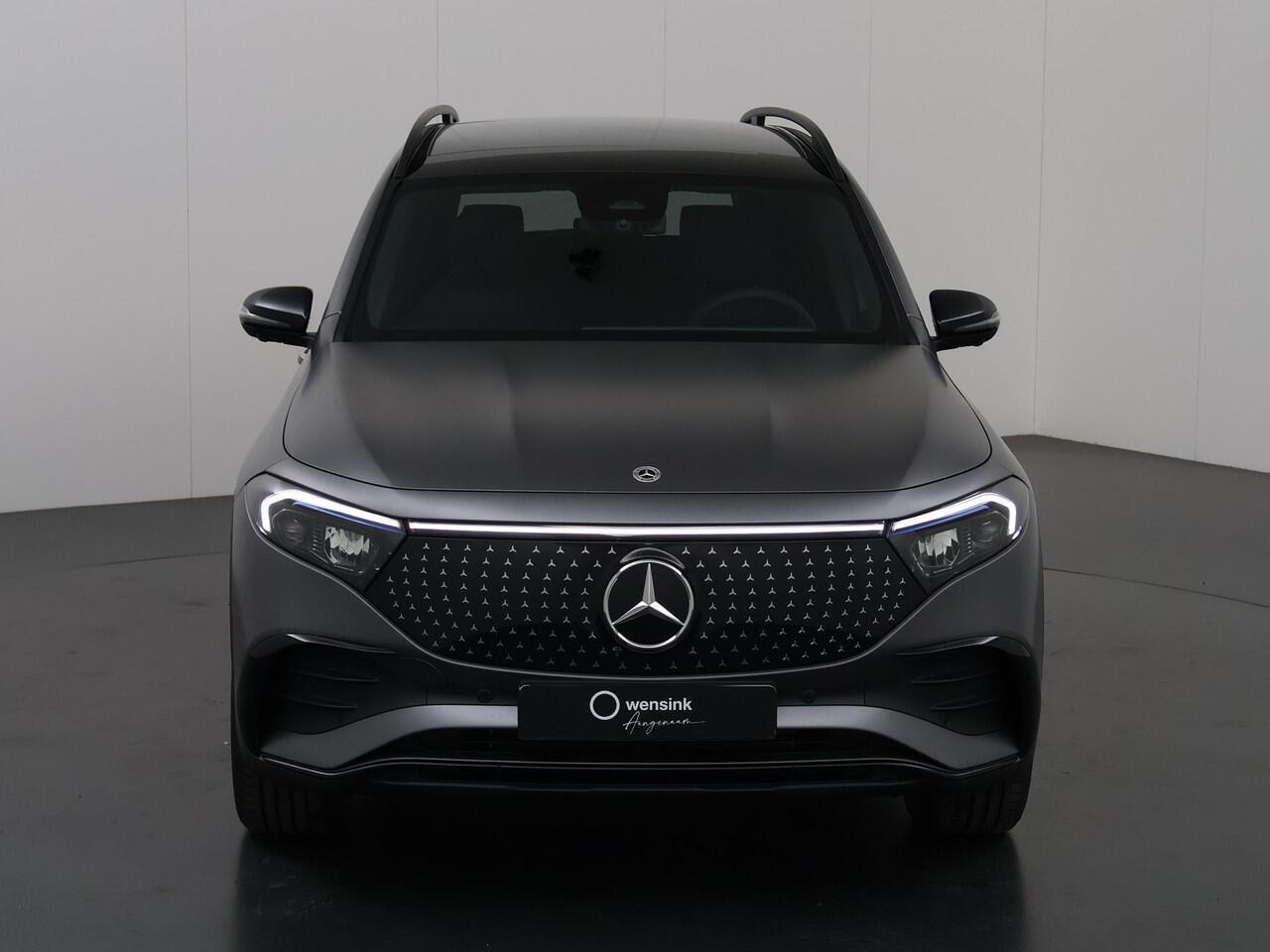 Mercedes-Benz EQB 250+ AMG Line 71 kWh | Panoramaschuifdak | Trekhaak | 360°-camera | Dodehoekassistent | Stoelverwarming voor |