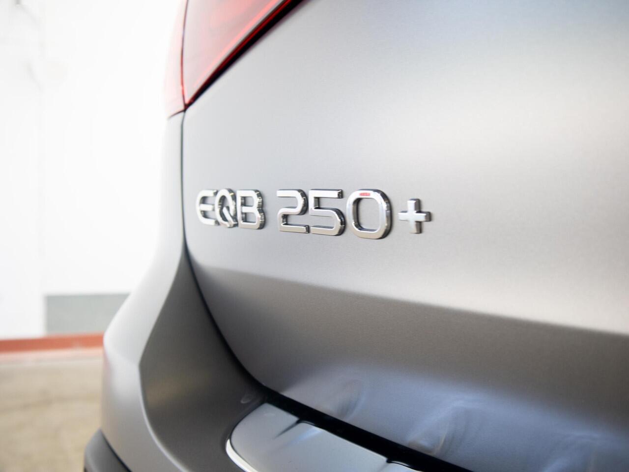 Mercedes-Benz EQB 250+ AMG Line 7p. 71 kWh Panorama dak