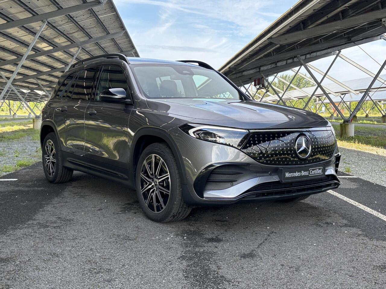 Mercedes-Benz EQB 250+ AMG Line 71 kWh | Night | Facelift | Panoramadak | Sfeerverlichting | Parkeercamera | Stoelverwarming |