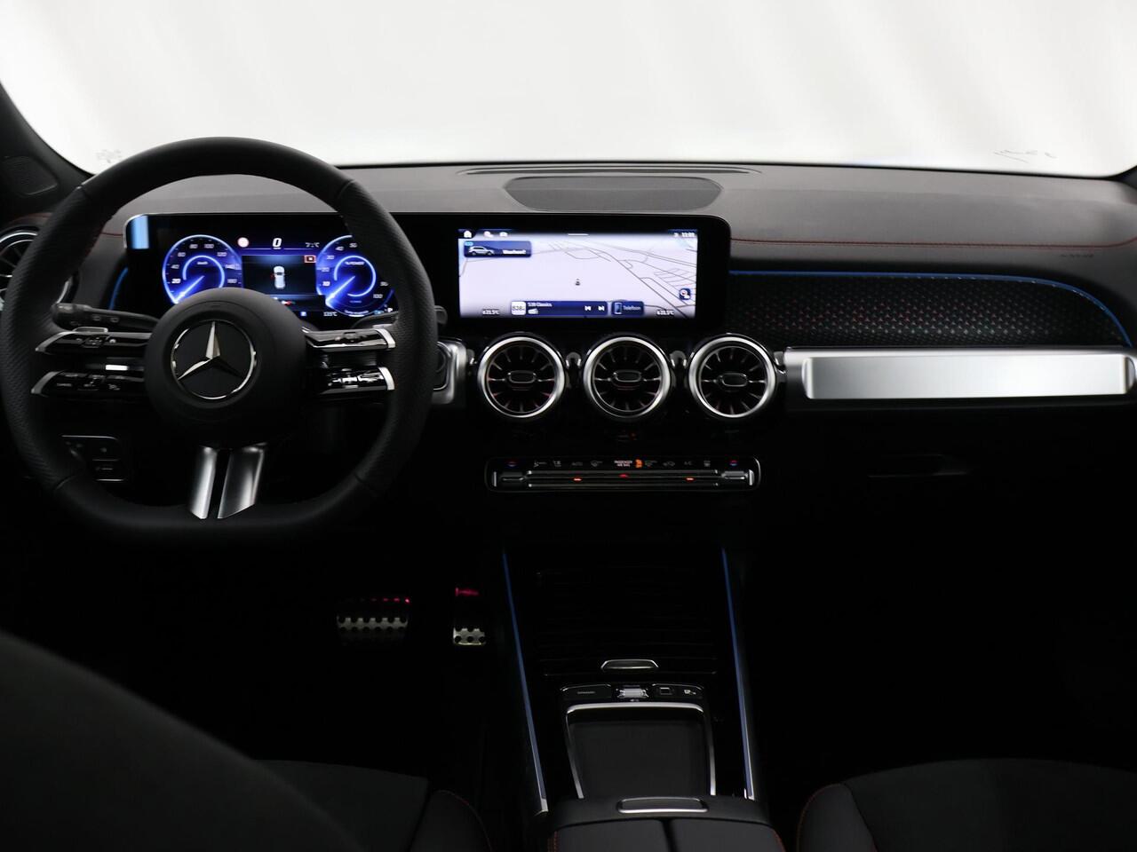 Mercedes-Benz EQB 250+ AMG Line | Stoelverwarming | Panoramaschuifdak | Sfeerverlichting | Keyless go | Premium pakket