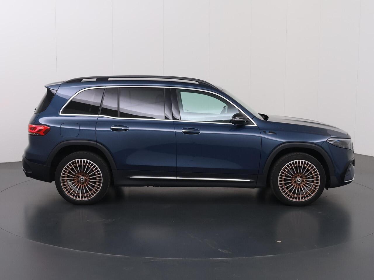 Mercedes-Benz EQB 350 4MATIC AMG Line 67 kWh | SOH 97% | Stoelverwarming | Keyless | 20" lichtmetalen velgen | Trekhaak | Achteruitrijcamera |