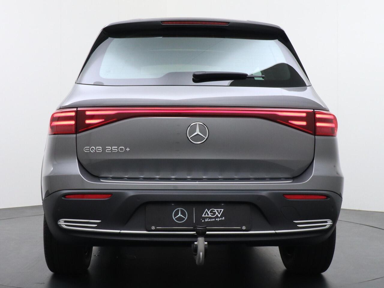 Mercedes-Benz EQB 250+ Business Solution Luxury 71 kWh Accu | Distronic Cruise Control | Panorama - Schuifdak | Memorystoelen | Trekhaak Wegklapbaar | Apple Carplay & Android Auto | DAB+ Radio
