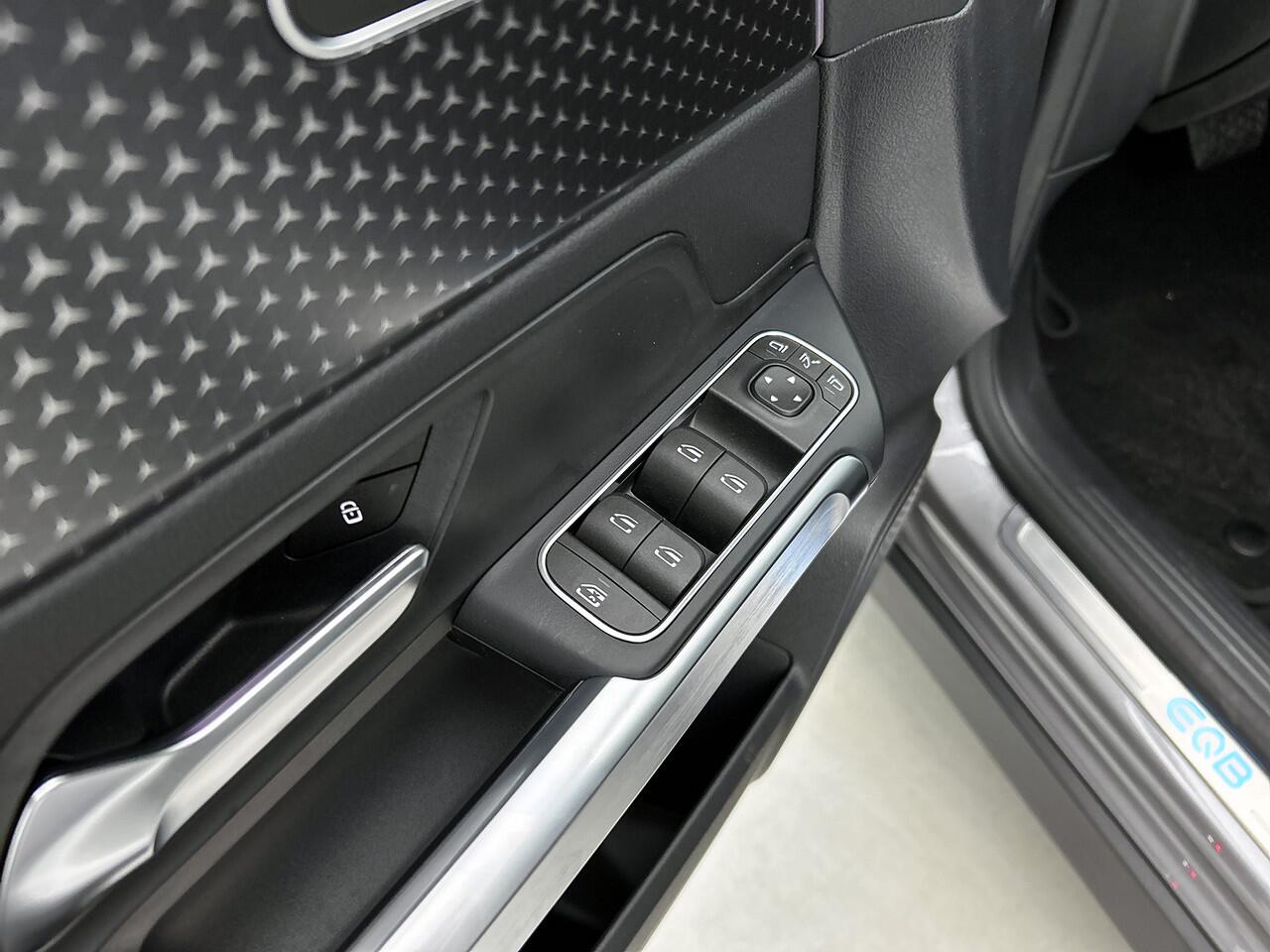 Mercedes-Benz EQB 250+ Business Solution Luxury 7p. 71 kWh | GUARD 360° Voertuigbescherming Plus | EASY PACK achterklep | Parkeerpakket met 360°-camera | Dodehoekassistent | Stoelverwarming voor | Derde zitrij |