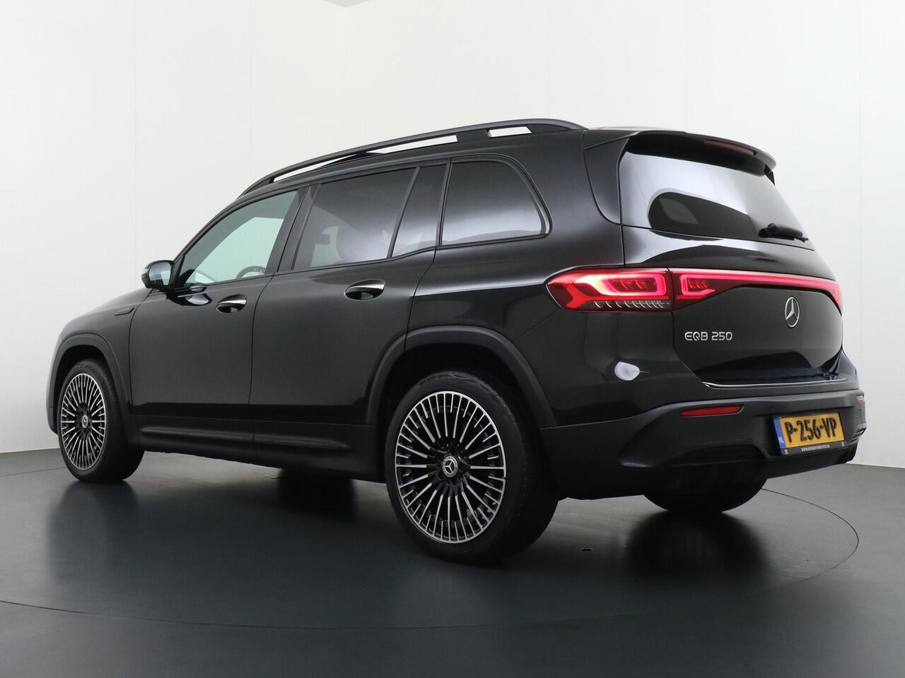 Mercedes-Benz EQB 250 AMG Line 7p. 67 kWh SOH 96% PANORAMADAK | ELECTR STOELEN+geheugen | AMBILIGHT | ADAPTIVE CRUISE | HEAD UP | MEGA COMPLEET!