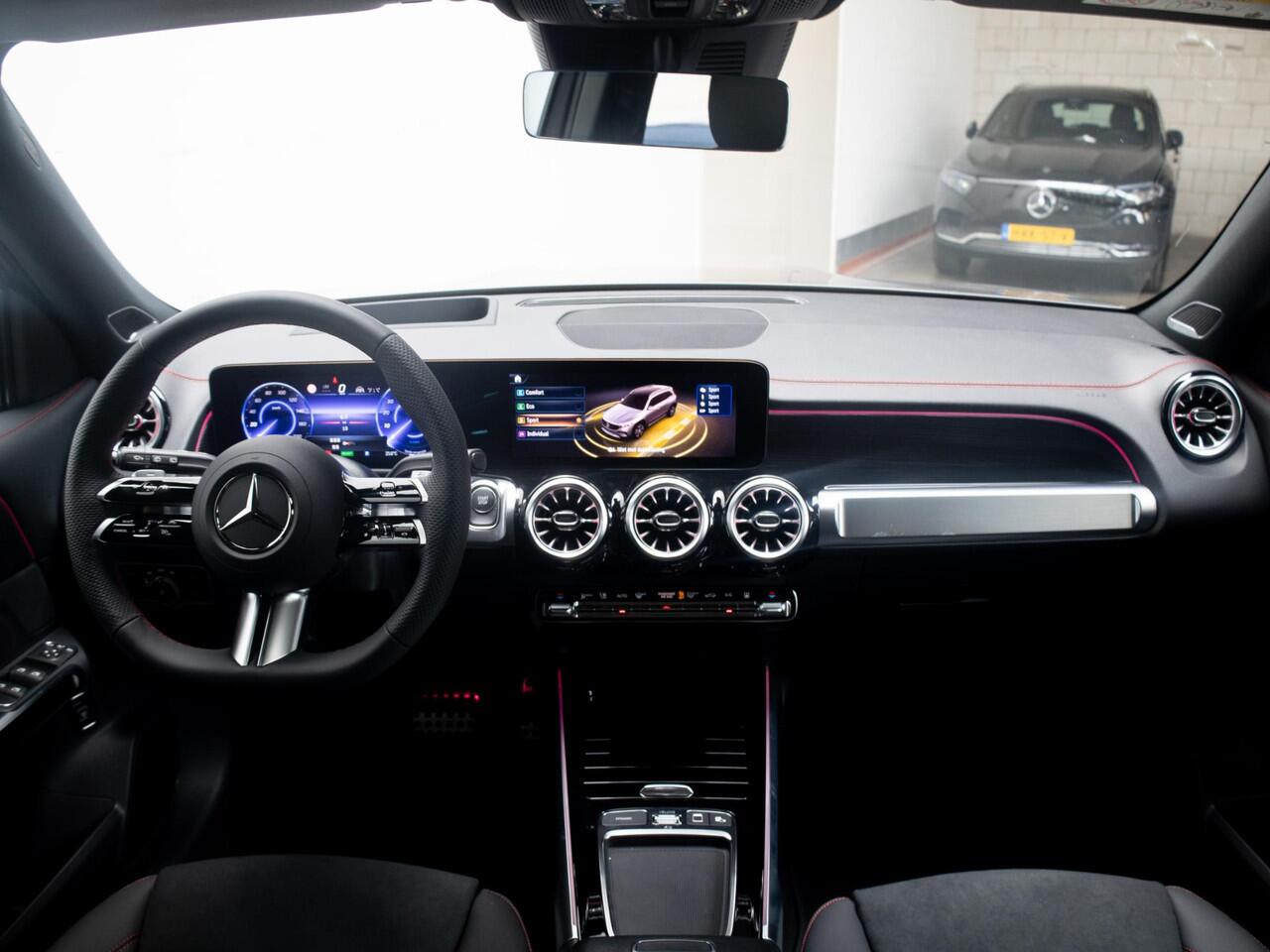 Mercedes-Benz EQB 250+ AMG Line 7p. 71 kWh Panorama dak