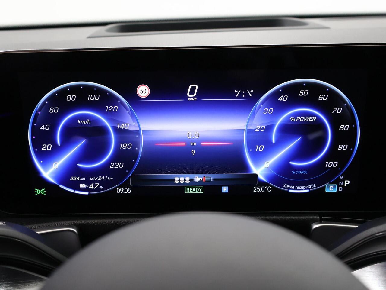 Mercedes-Benz EQB 250+ AMG Line 71 kWh | Panoramaschuifdak| 360-Camera | Dodehoekassistent | DAB+ | Led-Koplampen