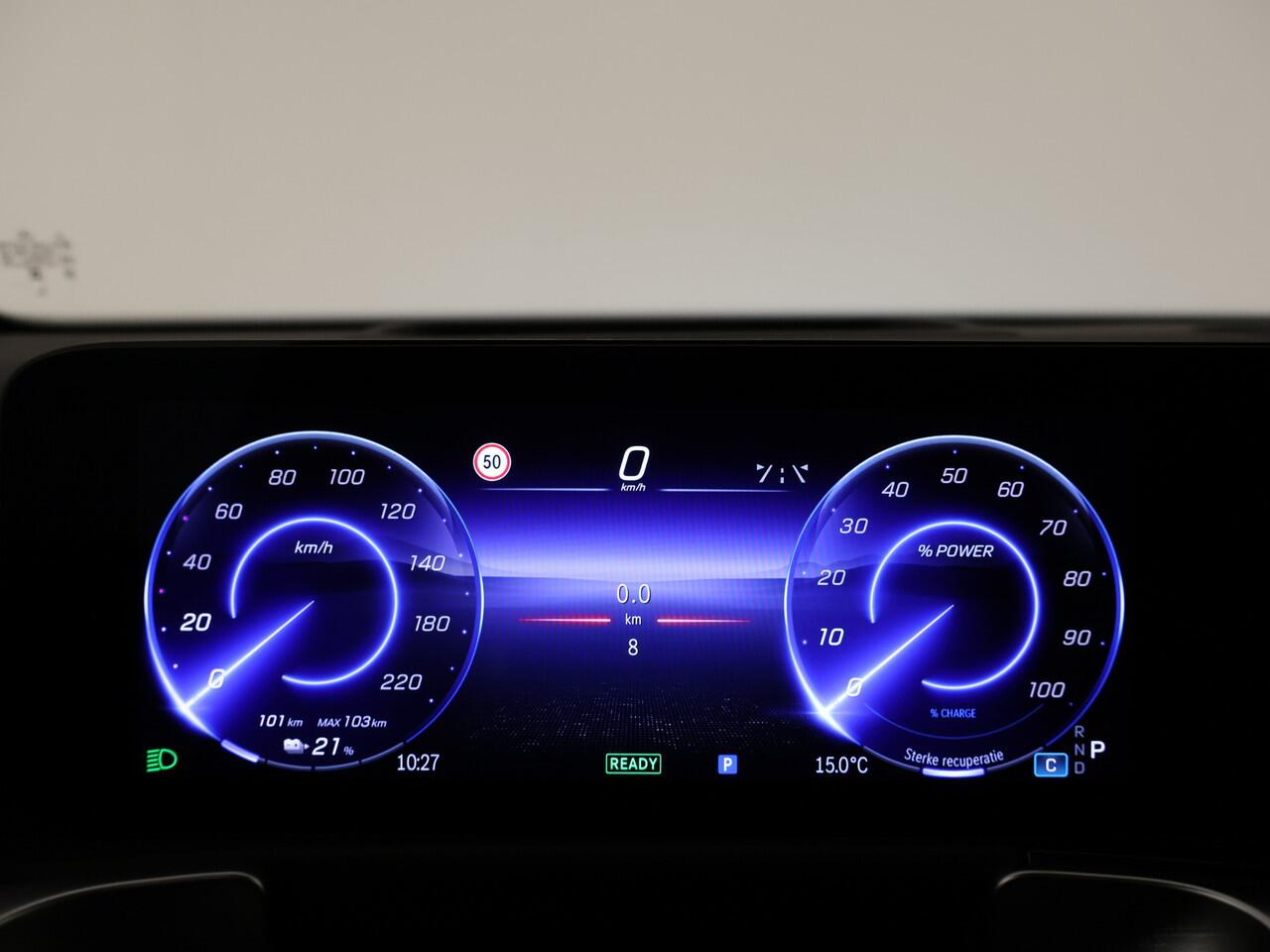 Mercedes-Benz EQB 250+ AMG Line 71 kWh | Head-up display | Parkeerpakket met 360°-camera | KEYLESS-GO comfort pakket | Burmester Surround Sound systeem | EASY PACK achterklep | Extra USB-poorten |