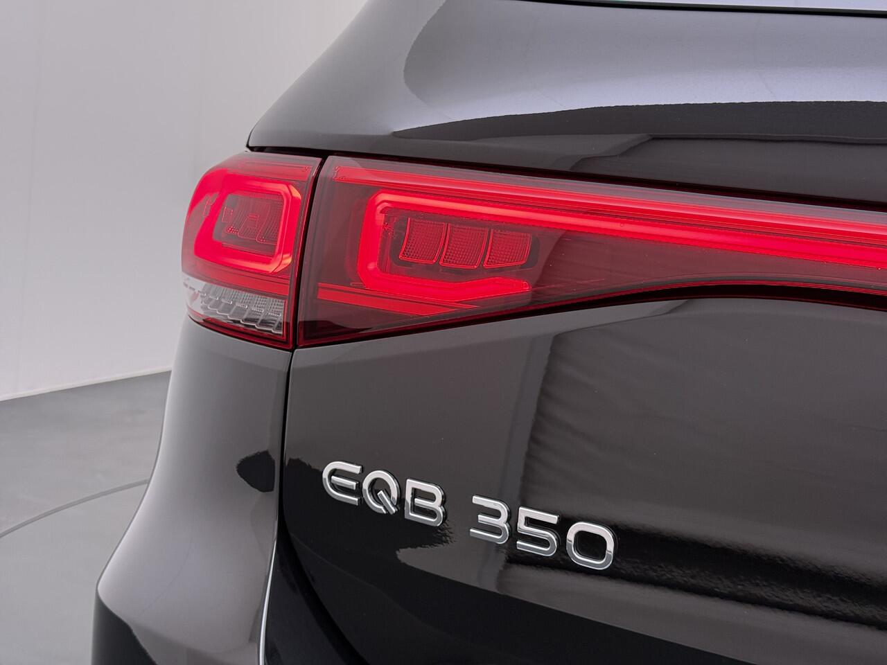 Mercedes-Benz EQB 350 4Matic 67kWk 293pk // Camera // Cruise Control // Carplay // Elek. Achterklep // Sfeerverlichting