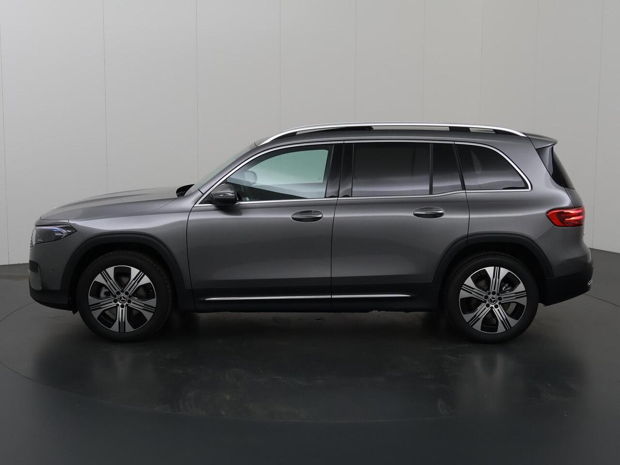 Mercedes-Benz EQB 250+ Luxury Line | Dodehoek Detectie | Panoramadak | Keyless Go | Sfeerverlichting | Stoelverwarming | Apple Carplay/Android Auto |