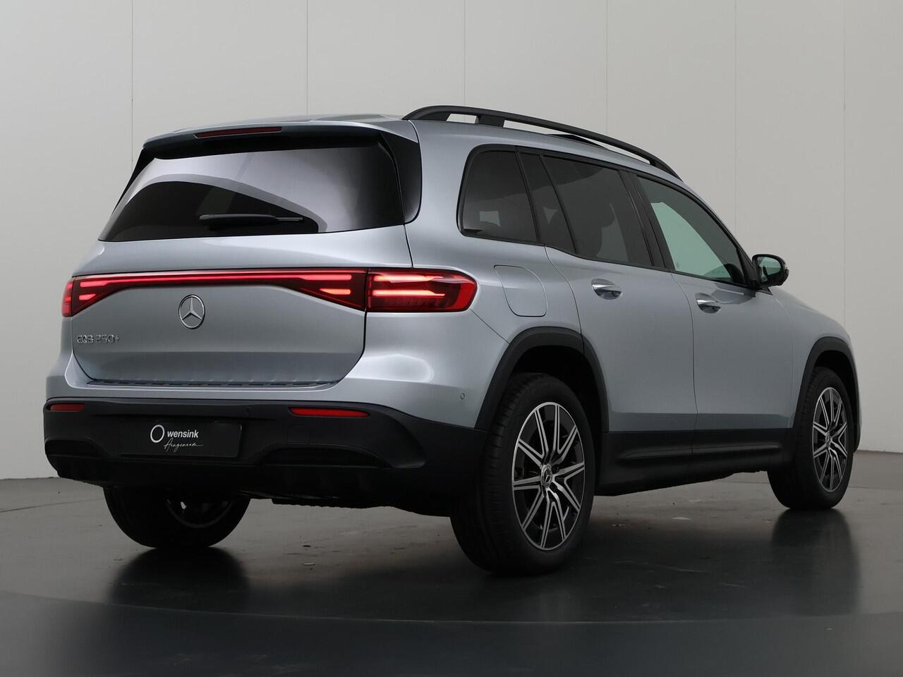 Mercedes-Benz EQB 250+ AMG Line | Stoelverwarming | Panoramaschuifdak | Sfeerverlichting | Keyless go | Premium pakket