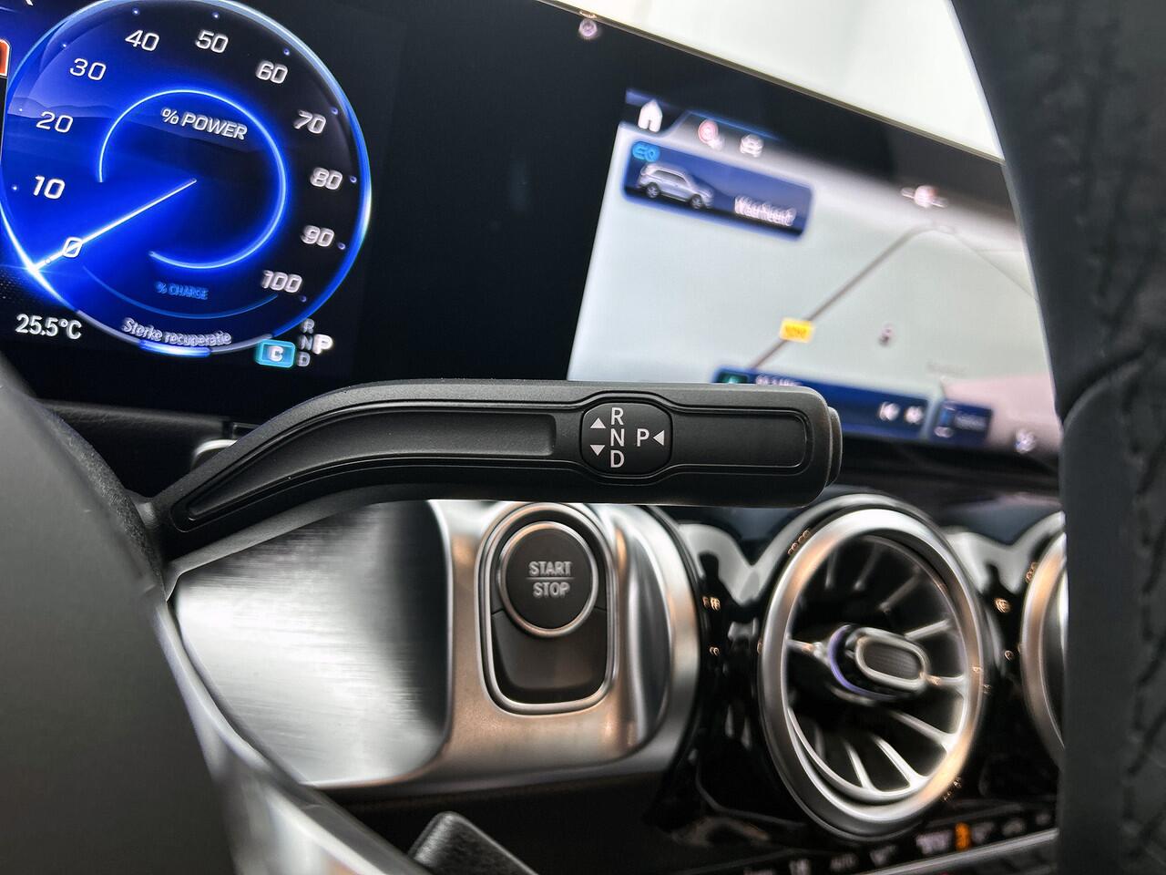 Mercedes-Benz EQB 250+ Business Solution 71 kWh | Parkeerpakket met achteruitrijcamera | EASY PACK achterklep | Zitcomfortpakket | Extra USB-poorten | Verwarmde stoelen vooraan | Sfeerverlichting | Licht- en zicht pakket |