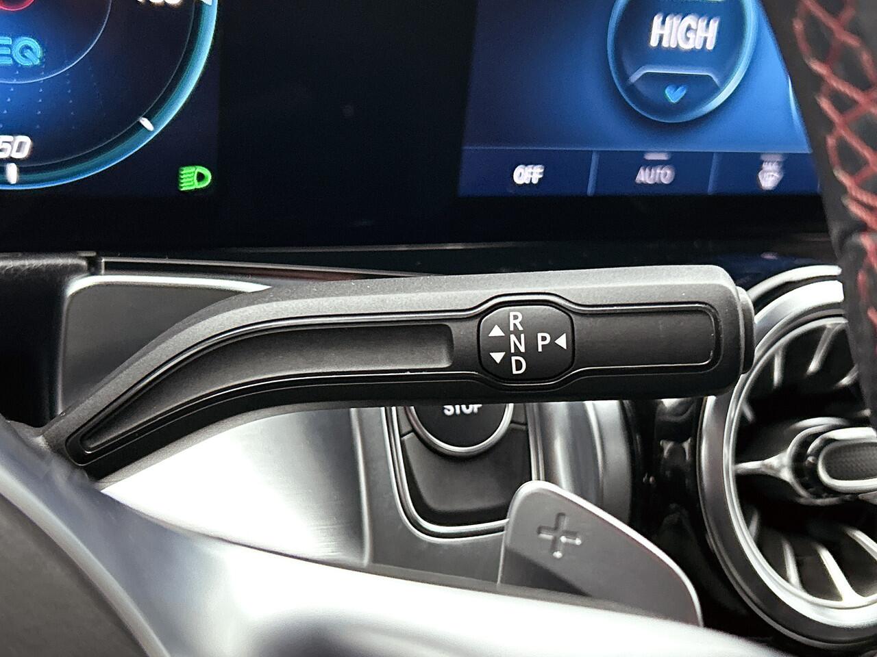 Mercedes-Benz EQB 300 4MATIC AMG Line 67 kWh AMG Line | Stoelverwarming | Ledkoplampen | Achteruitrijcamera | Sfeerverlichting | Dodehoek Assist. Inclusief 24 maanden MB Certified garantie voor Europa.