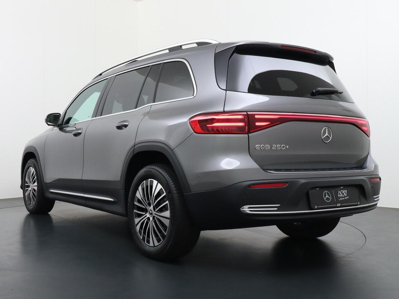 Mercedes-Benz EQB 250+ Business Solution Luxury 7pers. 71 kWh Accu | Distronic Cruise Control | Memorystoelen | Panorama - Schuifdak | Apple Carplay & Android Auto | 360° Camera | Sfeerverlichting | Verwarmd Stuurwiel