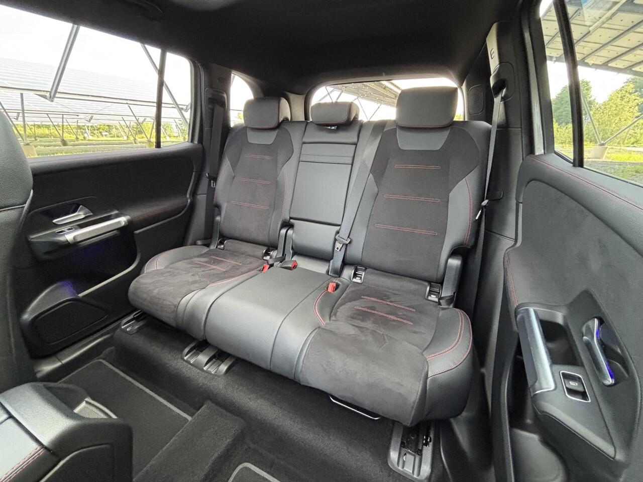 Mercedes-Benz EQB 250+ AMG Line 71 kWh | Night | Facelift | Panoramadak | Sfeerverlichting | Parkeercamera | Stoelverwarming |