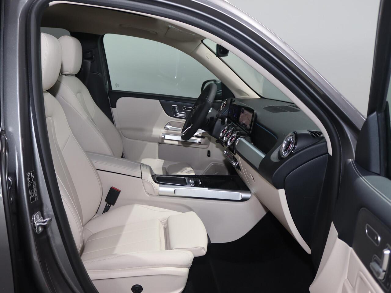 Mercedes-Benz EQB 250+ Luxury Line 7p. 71 kWh | 7-zitter | Memory stoelen | Sfeerverlichting | Panoramadak