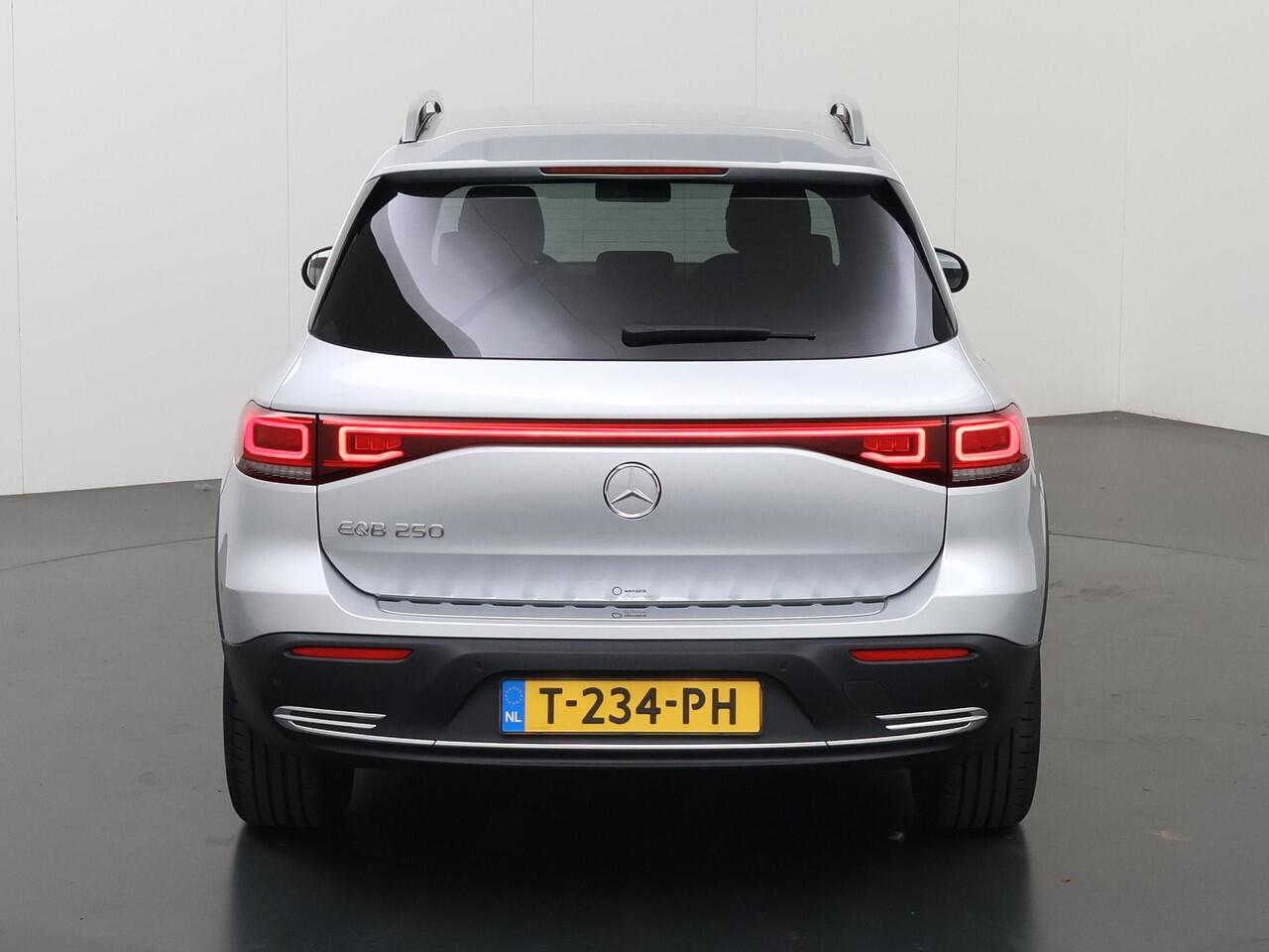 Mercedes-Benz EQB 250 Business Line 7persoons 67 kWh | Stoelverwarming | LED koplampen | Dakrails | Achteruitrijcamera |