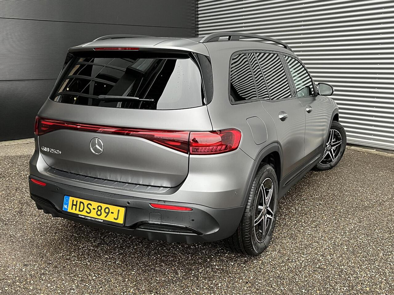 Mercedes-Benz EQB 250+ AMG Line | Mat Grijs | Night Pakket | Panoramadak | Dodehoekassistent | Donkergetint Glas Achter | Apple CarPlay | Android Auto | Advanced Sound System | Sfeerverlichting | Stoelverwarming | Verschuifbare Achterstoelen