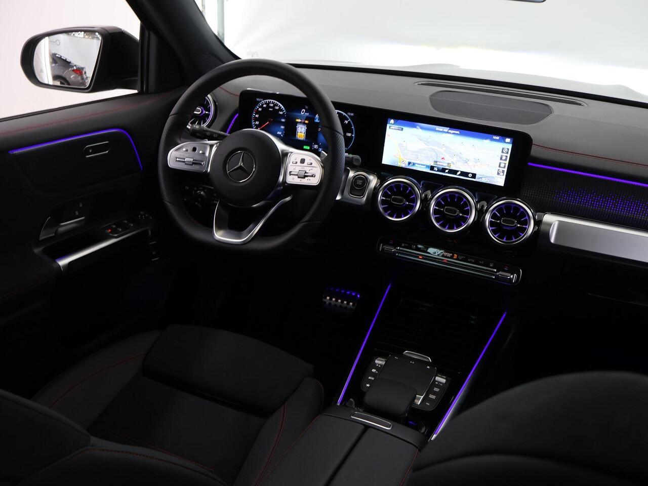 Mercedes-Benz EQB 300 4MATIC AMG NIGHT Premium 67 kWh | Panoramadak | Sfeerverlichting | Apple Carplay | Stoelverwarming | Achteruitrijcamera |