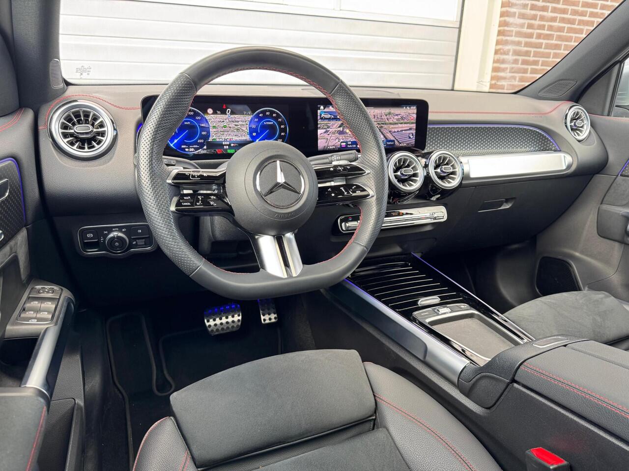 Mercedes-Benz EQB 250+ AMG Line | 7 Zits! | Panoramadak | Achteruitrijcamera | Memorystoelen Verwarmd | Sfeerverlichting | Apple & Android Carplay
