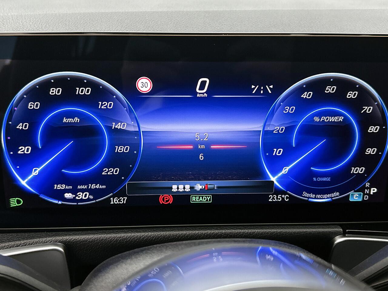 Mercedes-Benz EQB 250+ Business Solution 71 kWh | Parkeerpakket met achteruitrijcamera | EASY PACK achterklep | Sfeerverlichting | Stoelverwarming voor | Licht- en zicht pakket | USB-pakket | Zitcomfortpakket |