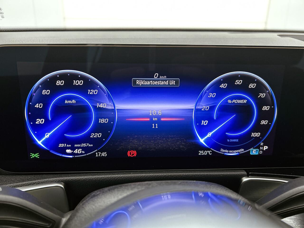 Mercedes-Benz EQB 250+ Business Solution 71 kWh | Parkeerpakket met achteruitrijcamera | EASY PACK achterklep | Zitcomfortpakket | Extra USB-poorten | Verwarmde stoelen vooraan | Sfeerverlichting | Licht- en zicht pakket |