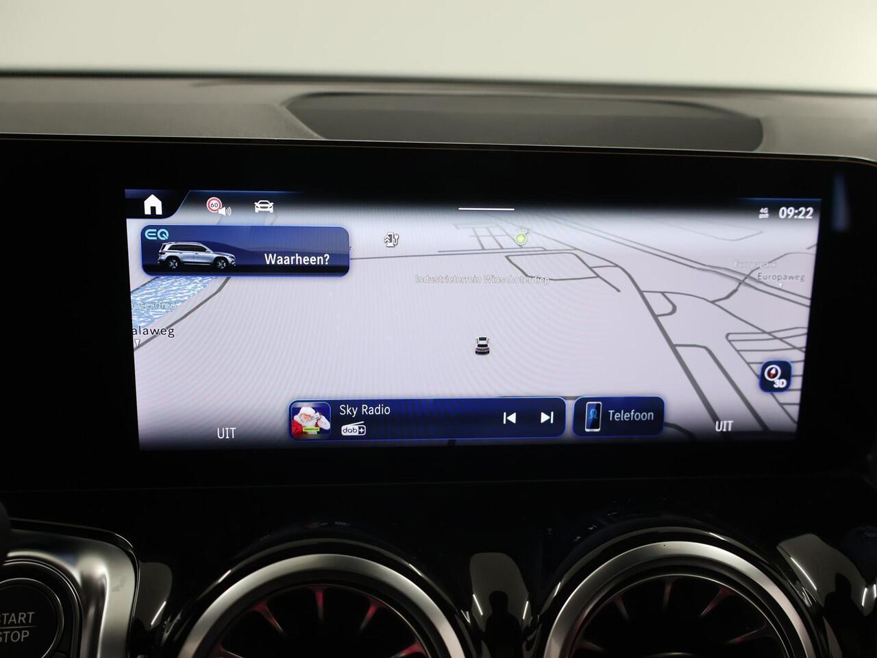 Mercedes-Benz EQB 250+ Luxury Line | Dodehoek Detectie | Panoramadak | Keyless Go | Sfeerverlichting | Stoelverwarming | Apple Carplay/Android Auto |