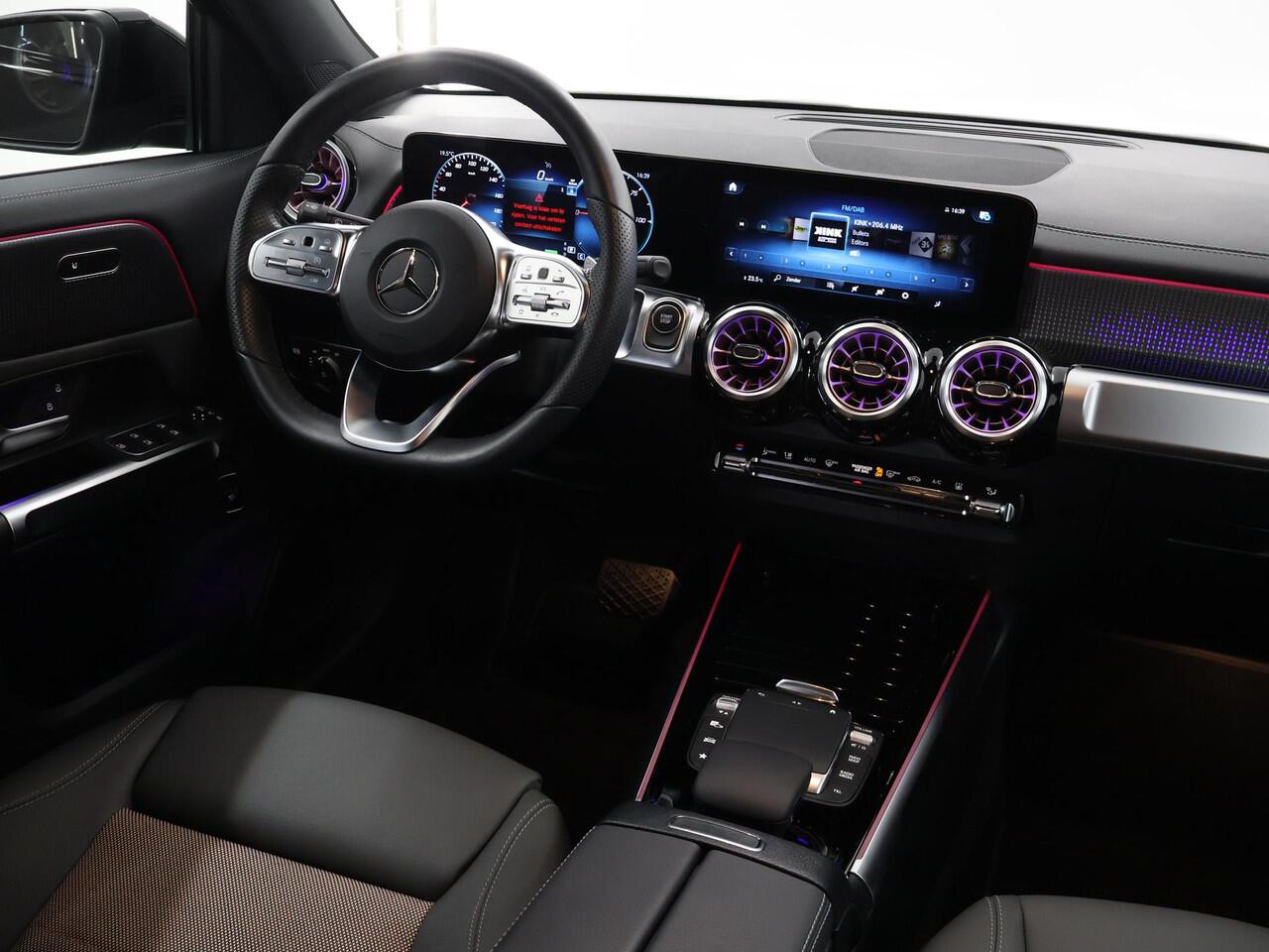 Mercedes-Benz EQB 300 4MATIC Luxury Line 67 kWh | Night | 360 graden camera | Stoelverwarming | Sfeerverlichting |