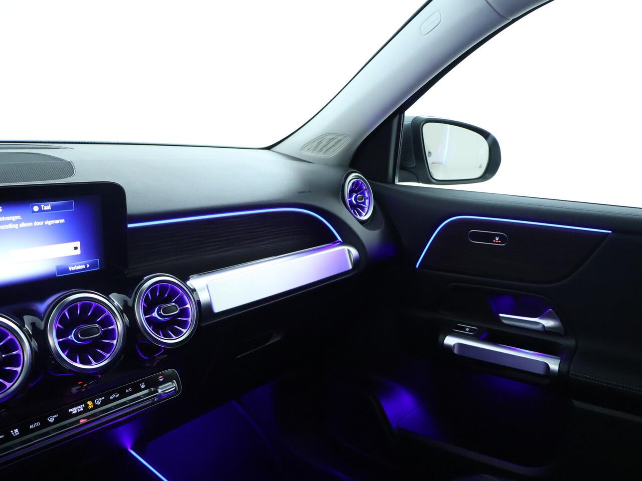 Mercedes-Benz EQB 300 4-MATIC Luxury Line | Trekhaak af fabriek| Panorama Schuif-Kanteldak | Adaptieve Cruise i.c.m Rijass.Pakket | 360°-Camera | Sfeerverlichting | Winter pakket: Stuur en Stoelverwarming| Inclusief 24 maanden MB Certified garantie voor Europa.