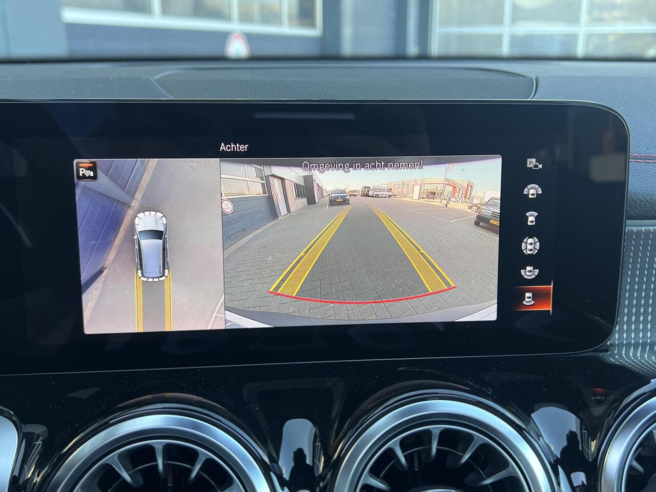 Mercedes-Benz EQB 250+ | AMG Line | Panoramadak | Night Pakket | Business Plus Pakket | Elektrisch Verstelbare Stoelen + Memory | Dodehoekassistent | 360° Camera | Advanced Sound System | Sfeerverlichting | Stoelverwarming