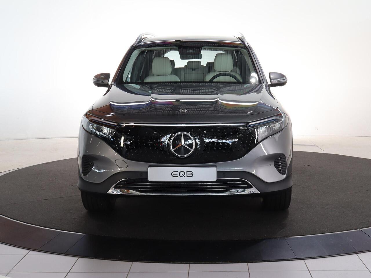 Mercedes-Benz EQB 250+ Luxury Line 7p. 71 kWh | 7-zitter | Memory stoelen | Sfeerverlichting | Panoramadak